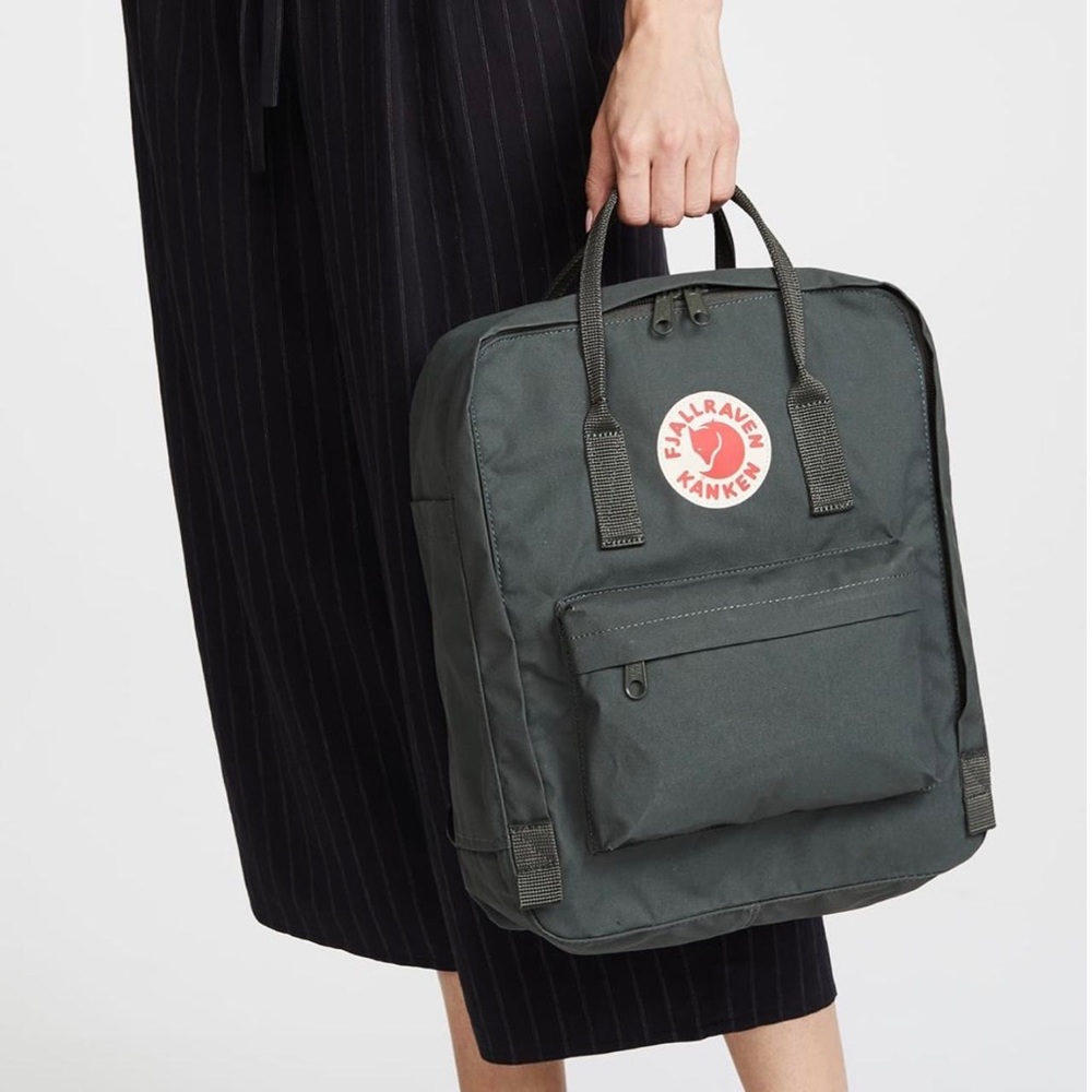 forest green fjallraven kanken backpack (regular size)